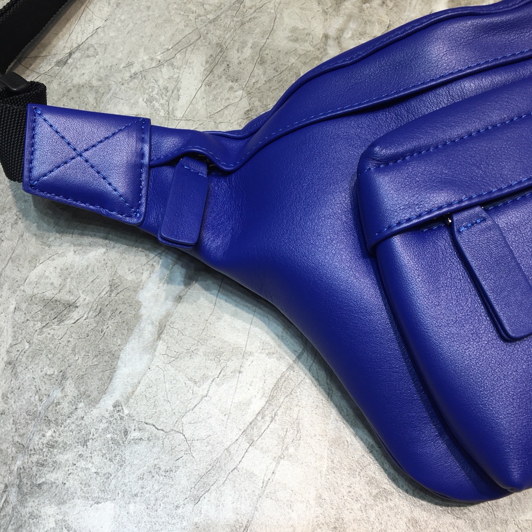 EVERYDAY XS BELTPACK, BALENCIAGA HANDBAG
