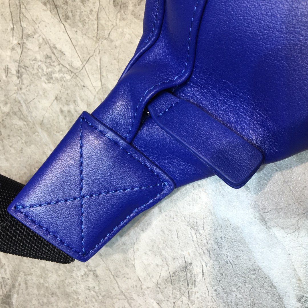 EVERYDAY XS BELTPACK, BALENCIAGA HANDBAG