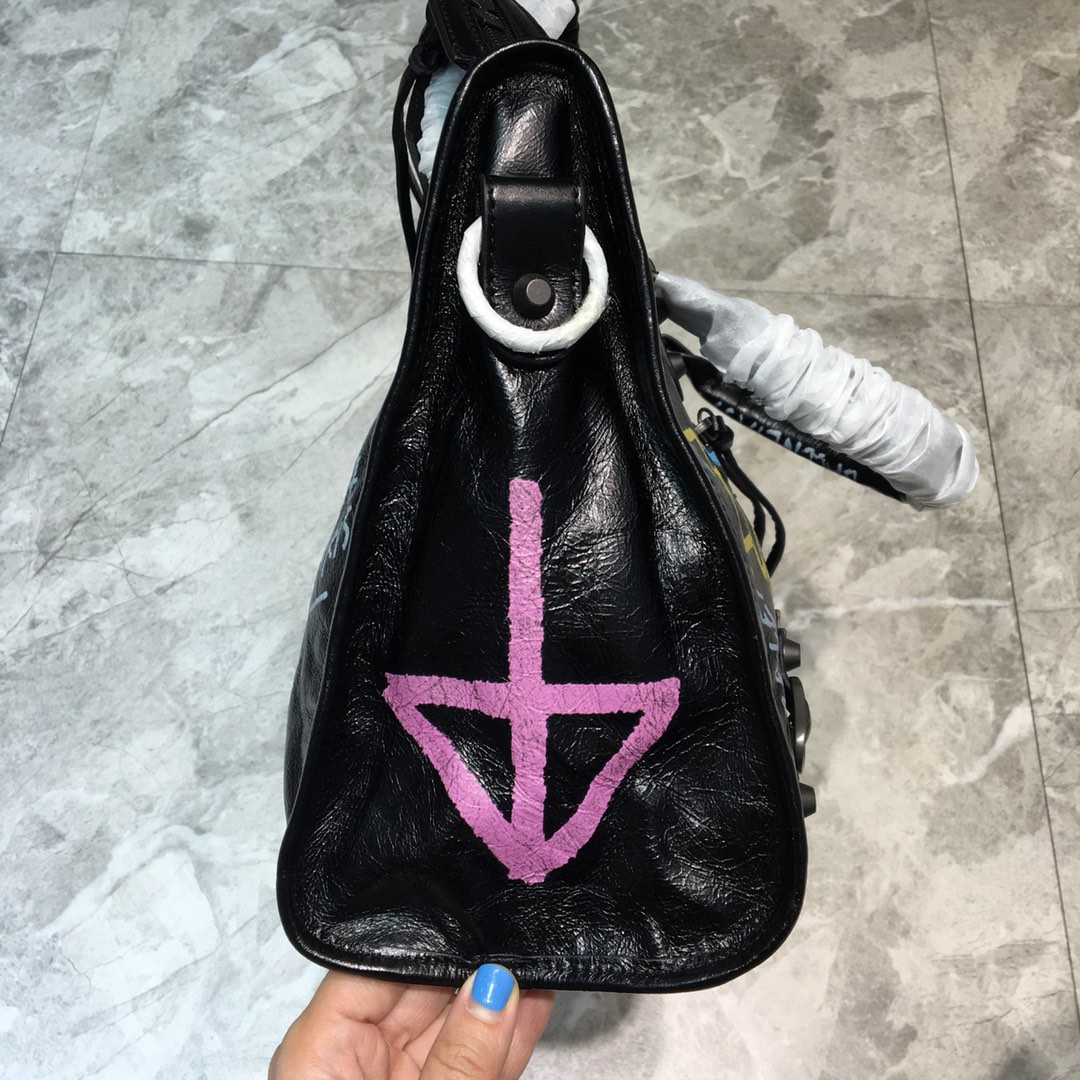 CLASSIC CITY SHOULDER BAG, BALENCIAGA HANDBAGS
