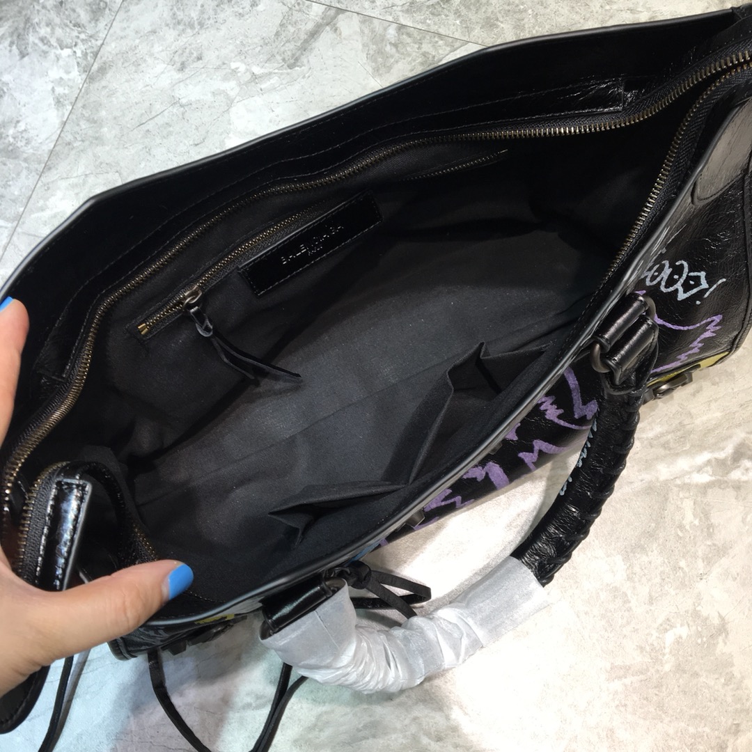 CLASSIC CITY SHOULDER BAG, BALENCIAGA HANDBAGS