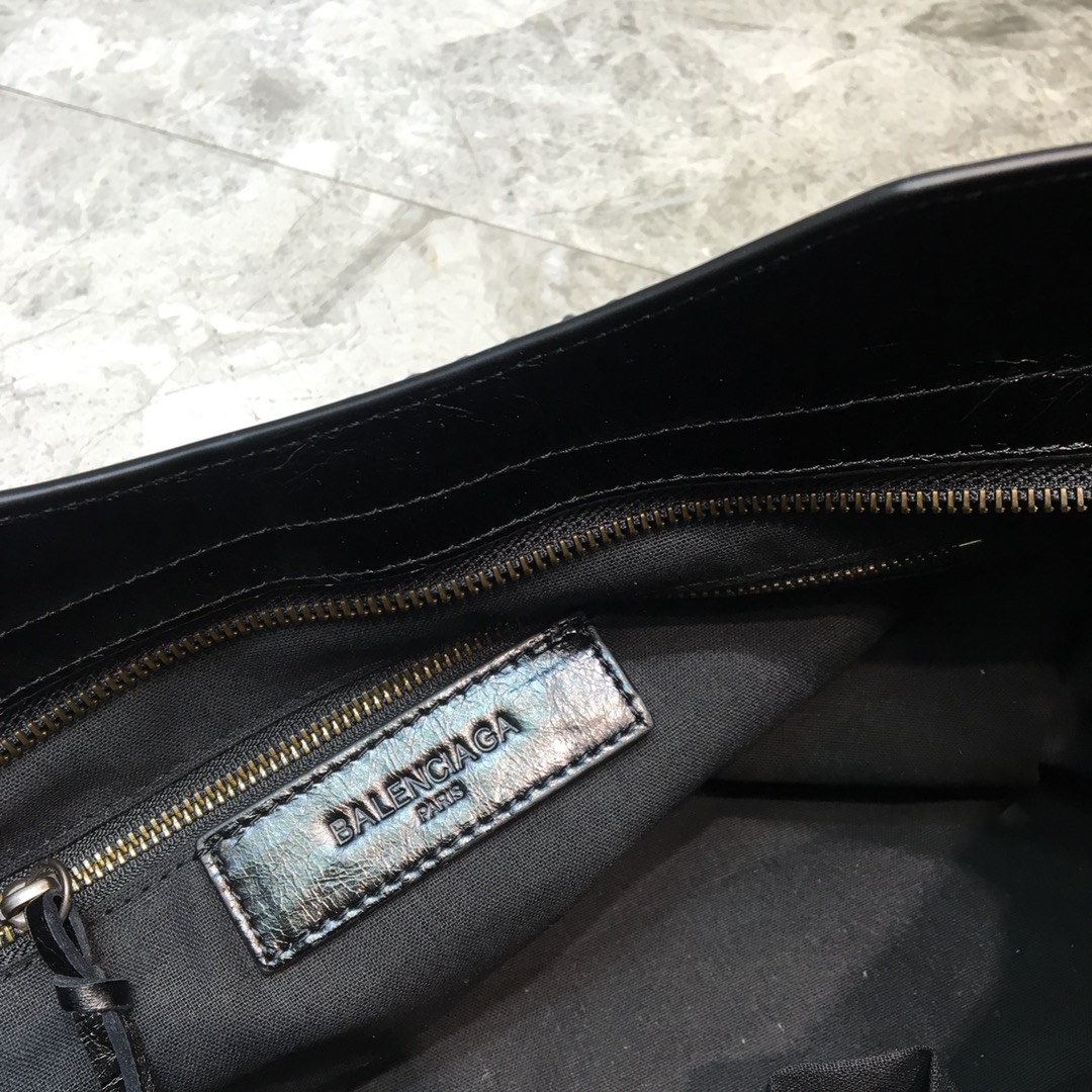 CLASSIC CITY SHOULDER BAG, BALENCIAGA HANDBAGS
