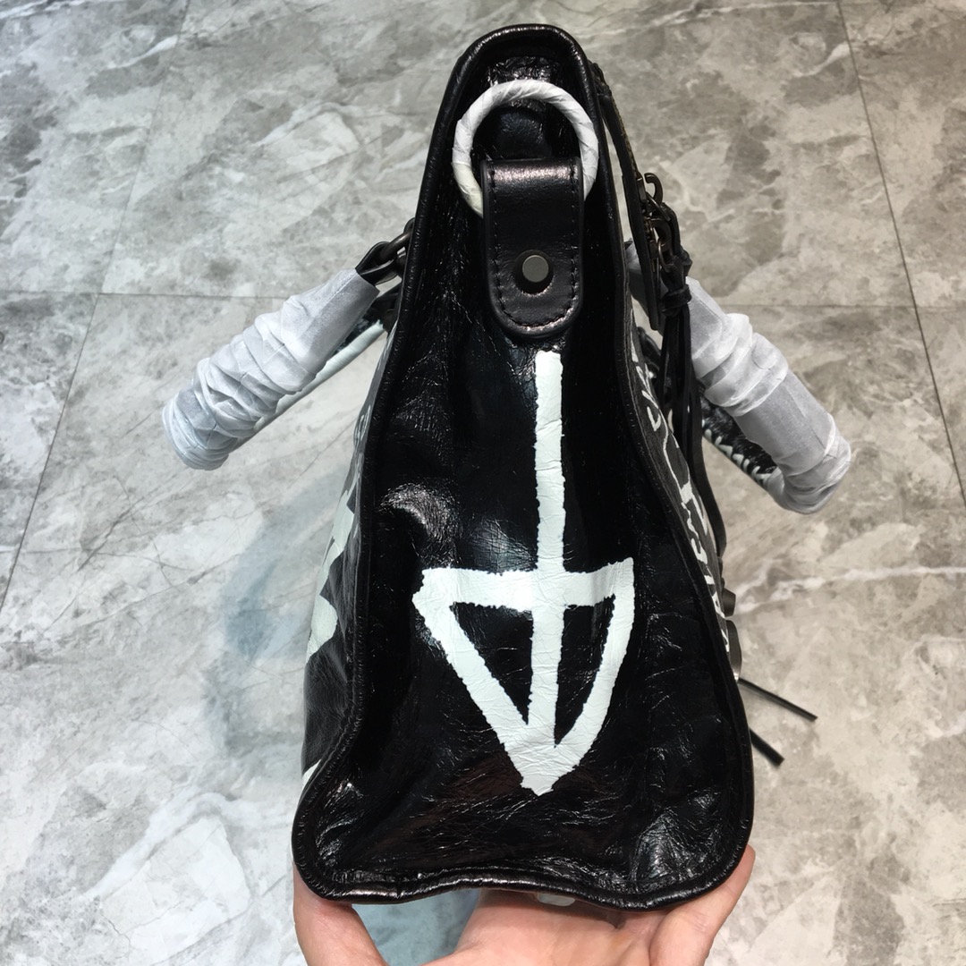 CLASSIC CITY SHOULDER BAG, BALENCIAGA HANDBAGS