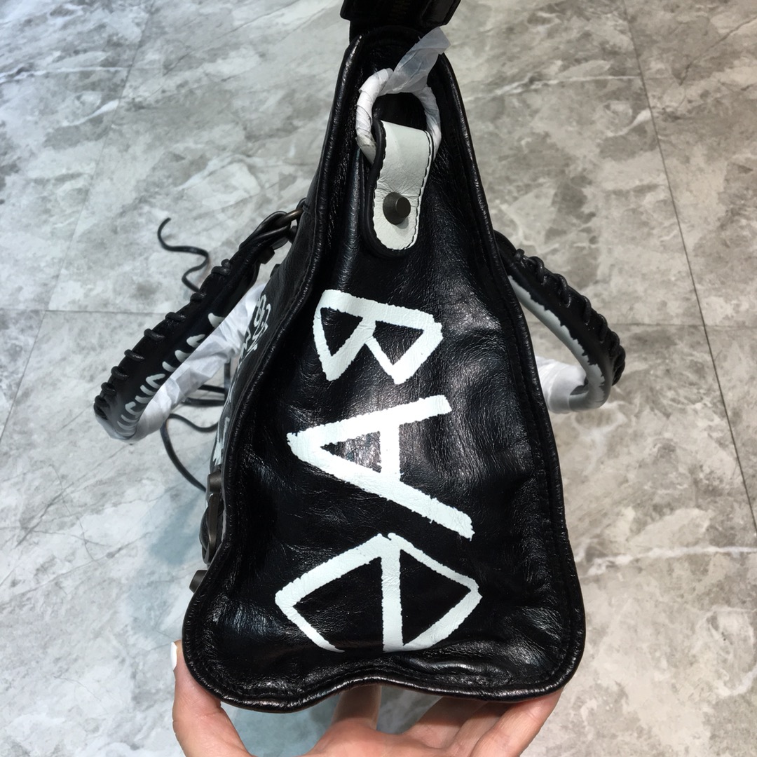 CLASSIC CITY SHOULDER BAG, BALENCIAGA HANDBAGS