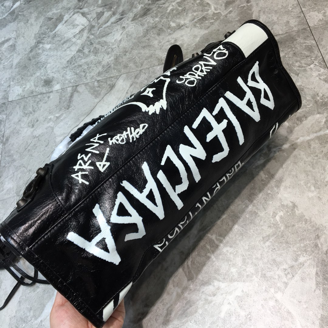 CLASSIC CITY SHOULDER BAG, BALENCIAGA HANDBAGS