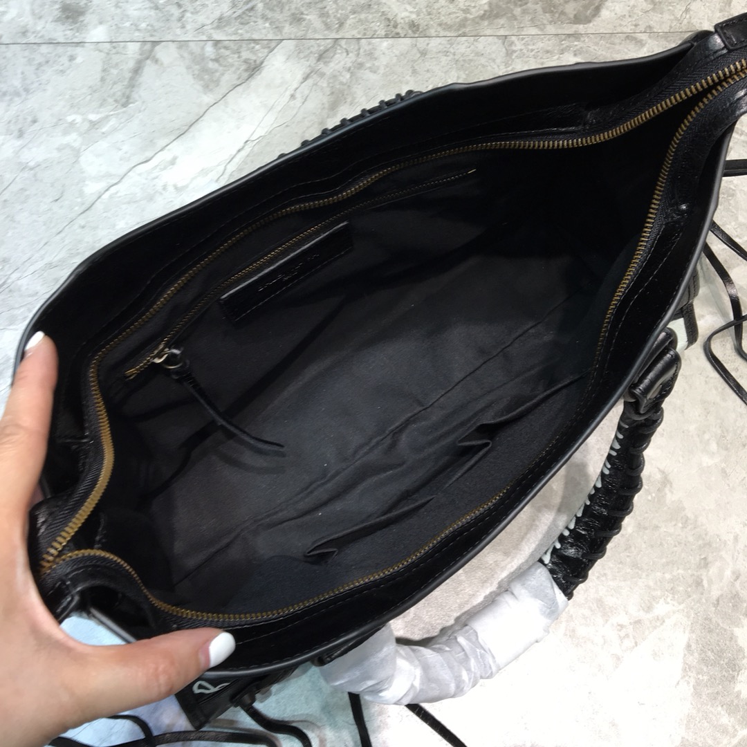 CLASSIC CITY SHOULDER BAG, BALENCIAGA HANDBAGS