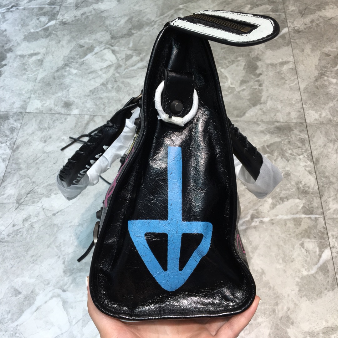 CLASSIC CITY SHOULDER BAG, BALENCIAGA HANDBAGS