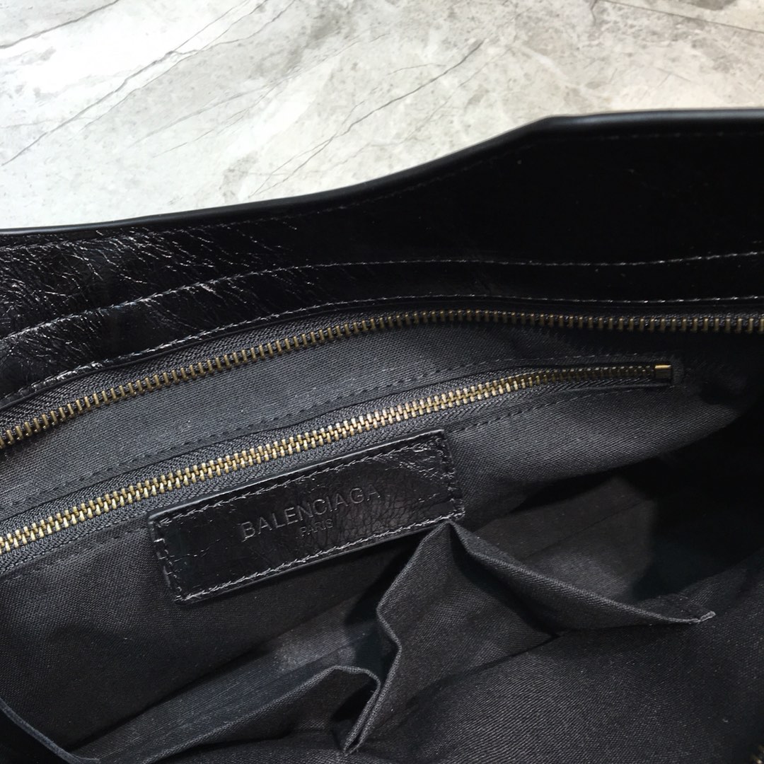 CLASSIC CITY SHOULDER BAG, BALENCIAGA HANDBAGS