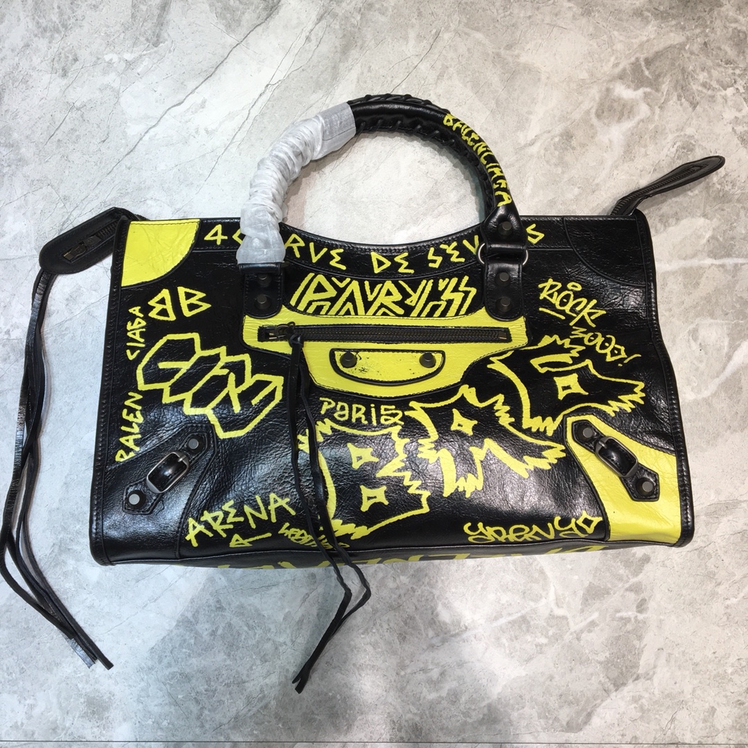 CLASSIC CITY SHOULDER BAG, BALENCIAGA HANDBAGS