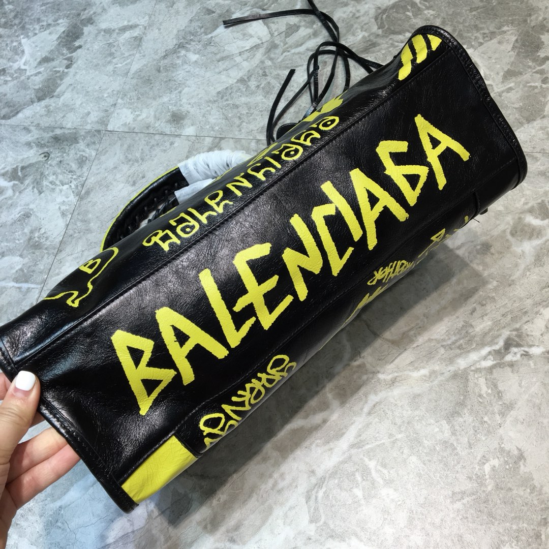 CLASSIC CITY SHOULDER BAG, BALENCIAGA HANDBAGS