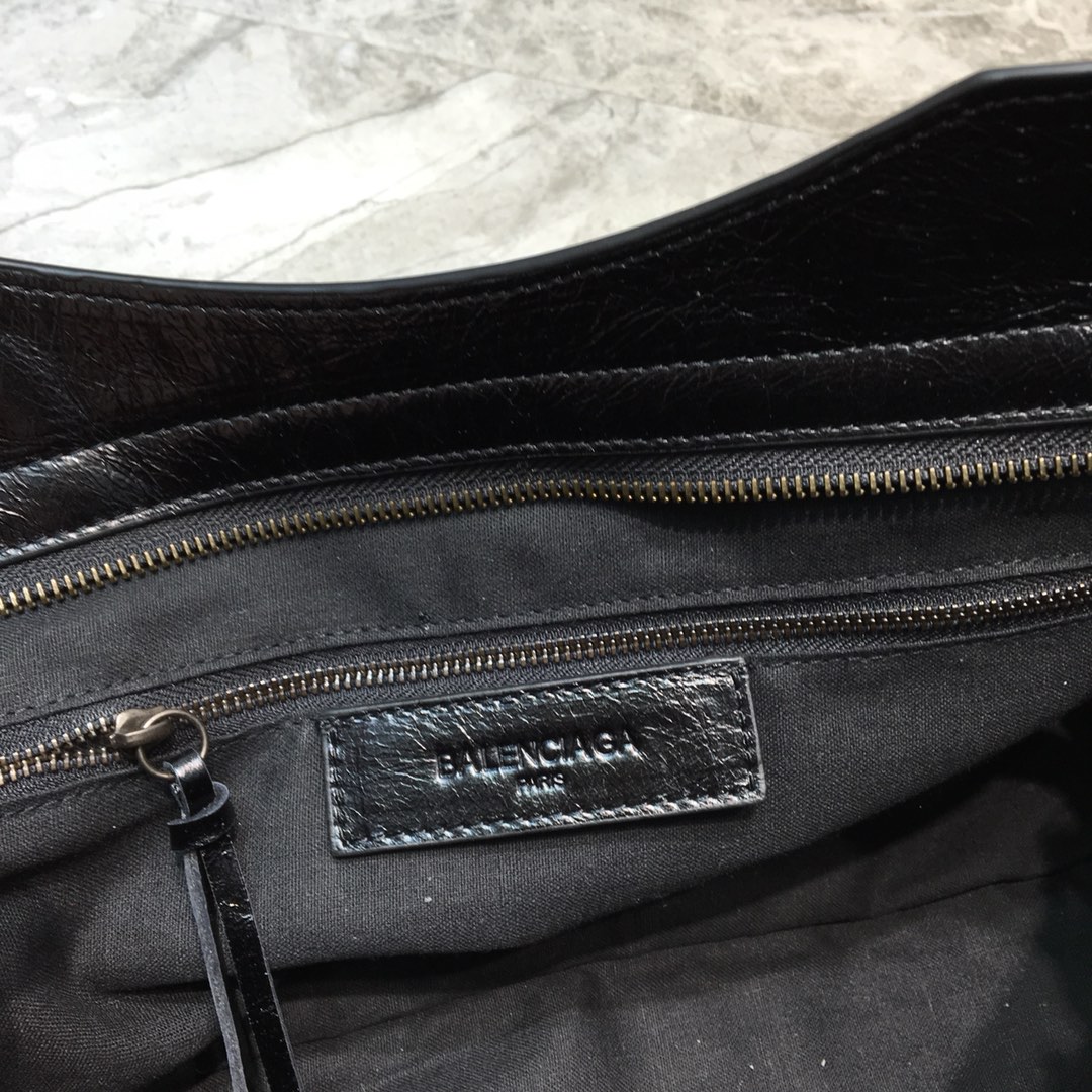 CLASSIC CITY SHOULDER BAG, BALENCIAGA HANDBAGS