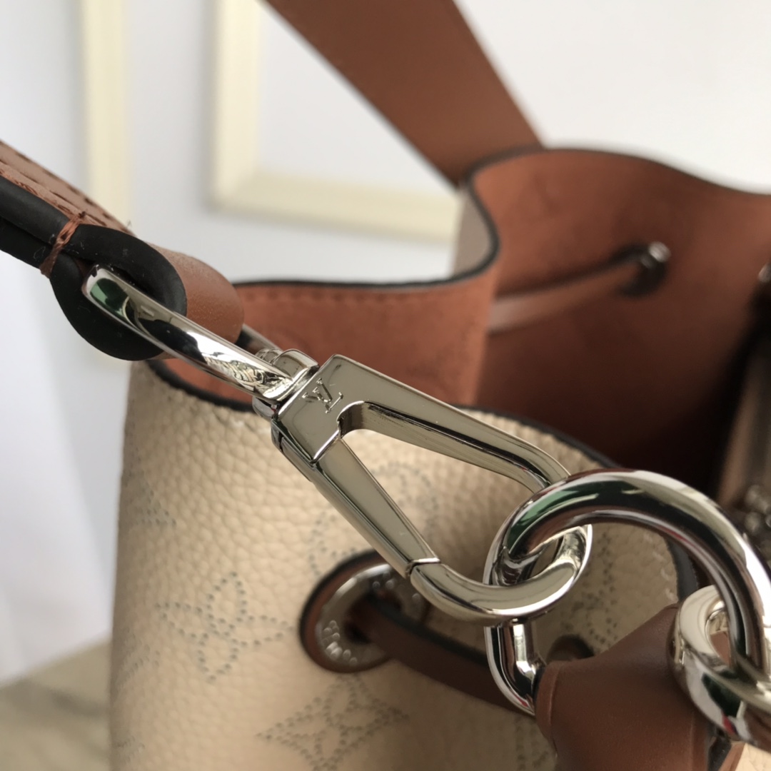M55801 MURIA Leather Bucket Bag, Crossbody Purse | LOUIS VUITTON