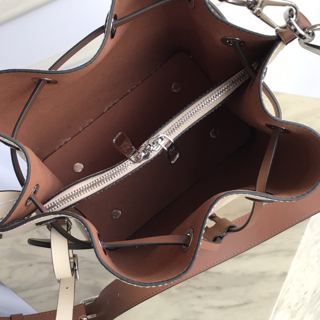M55801 MURIA Leather Bucket Bag, Crossbody Purse | LOUIS VUITTON