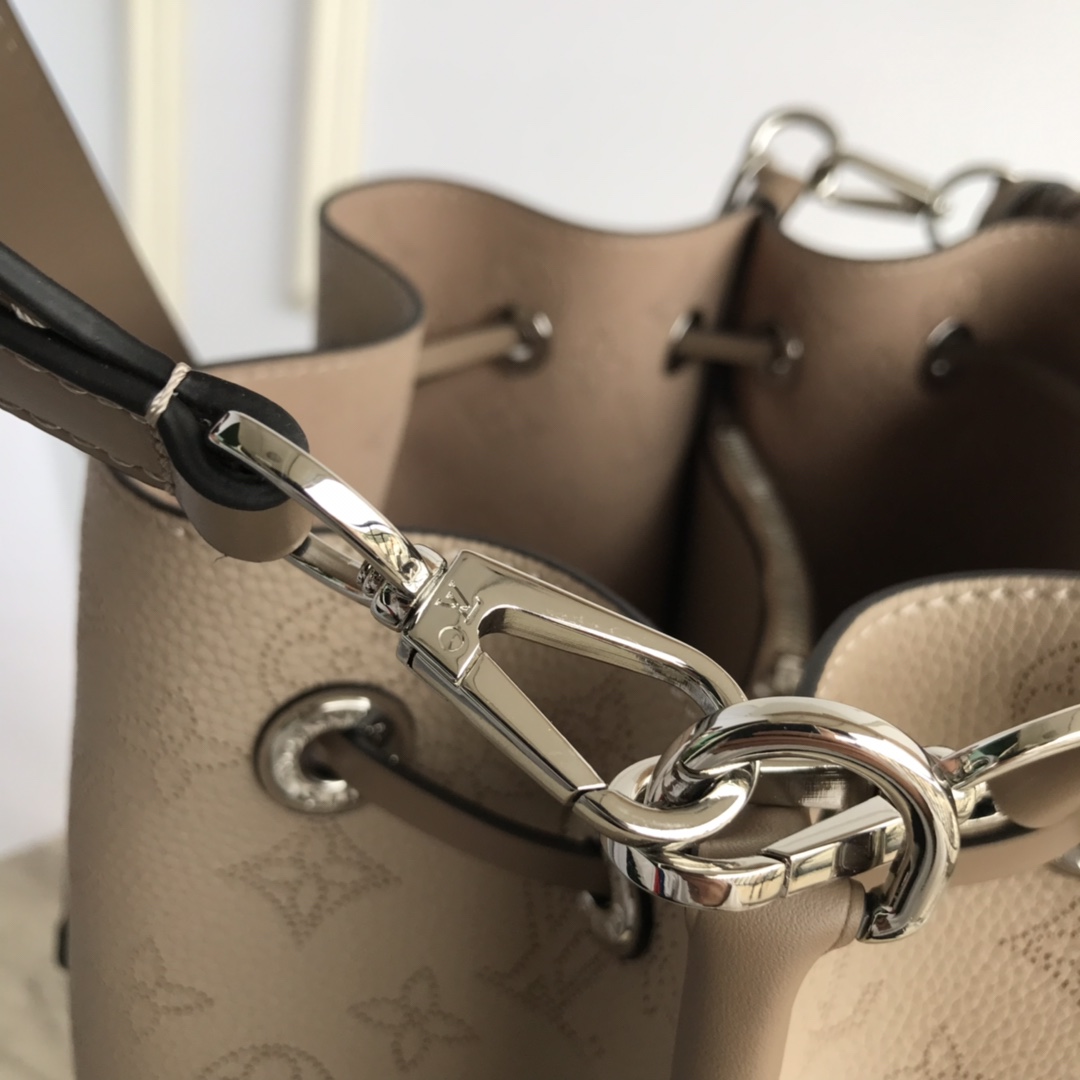 M55799 MURIA Leather Bucket Bag, Crossbody Purse | LOUIS VUITTON
