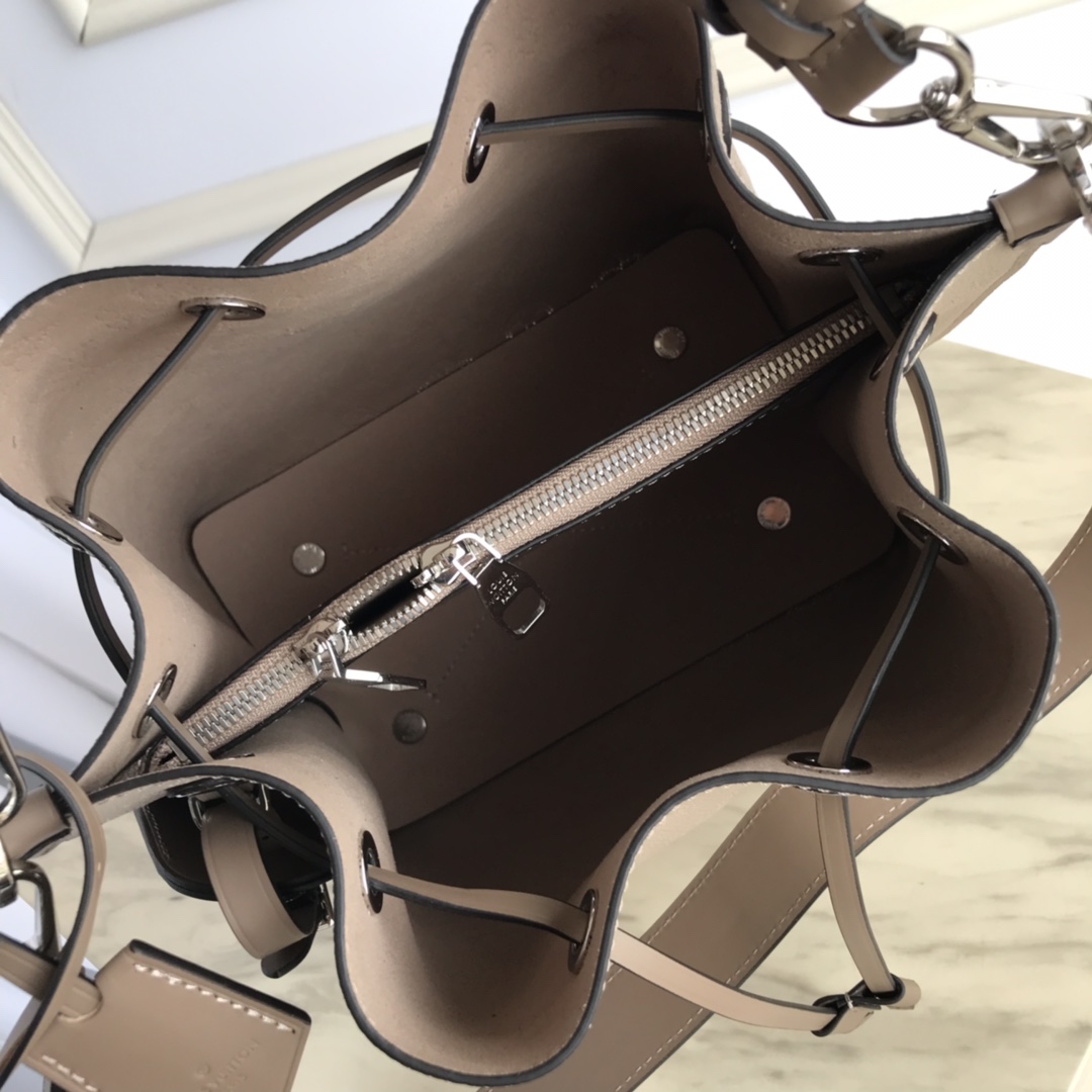 M55799 MURIA Leather Bucket Bag, Crossbody Purse | LOUIS VUITTON
