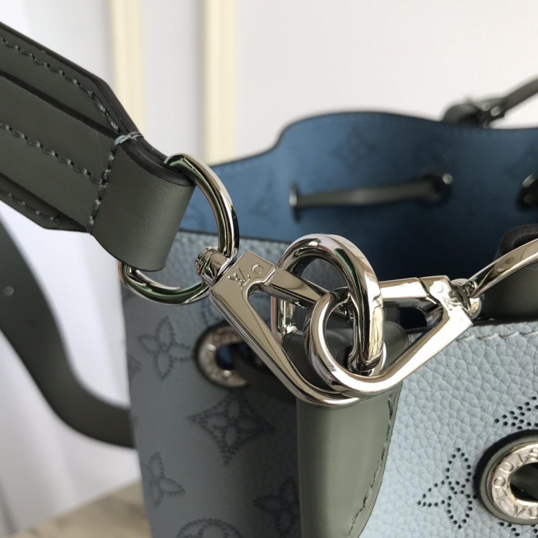 M55906 MURIA Leather Bucket Bag, Crossbody Purse | LOUIS VUITTON