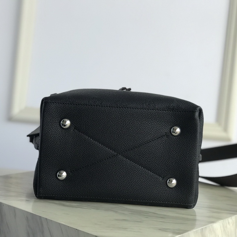 M55800 MURIA Leather Bucket Bag, Crossbody Purse | LOUIS VUITTON