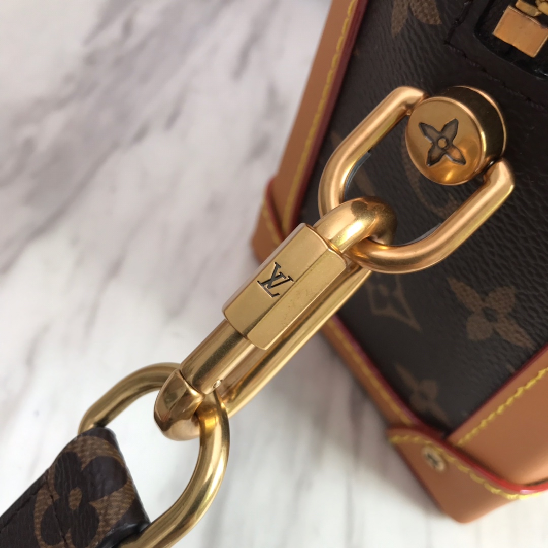 M44660 SOFT TRUNK, Louis Vuitton LV