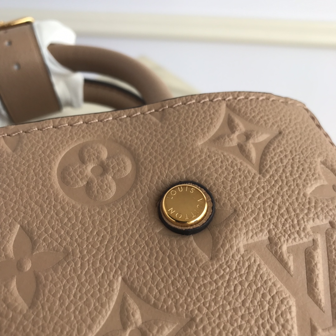 M44160, LOUIS VUITTON LV, MONTAIGNE BB For the dynamic businesswoman