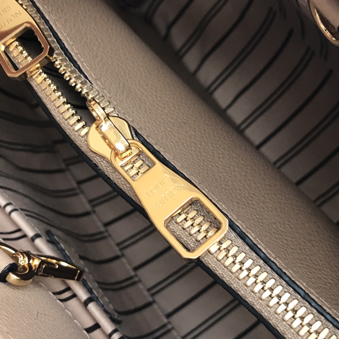 M44160, LOUIS VUITTON LV, MONTAIGNE BB For the dynamic businesswoman