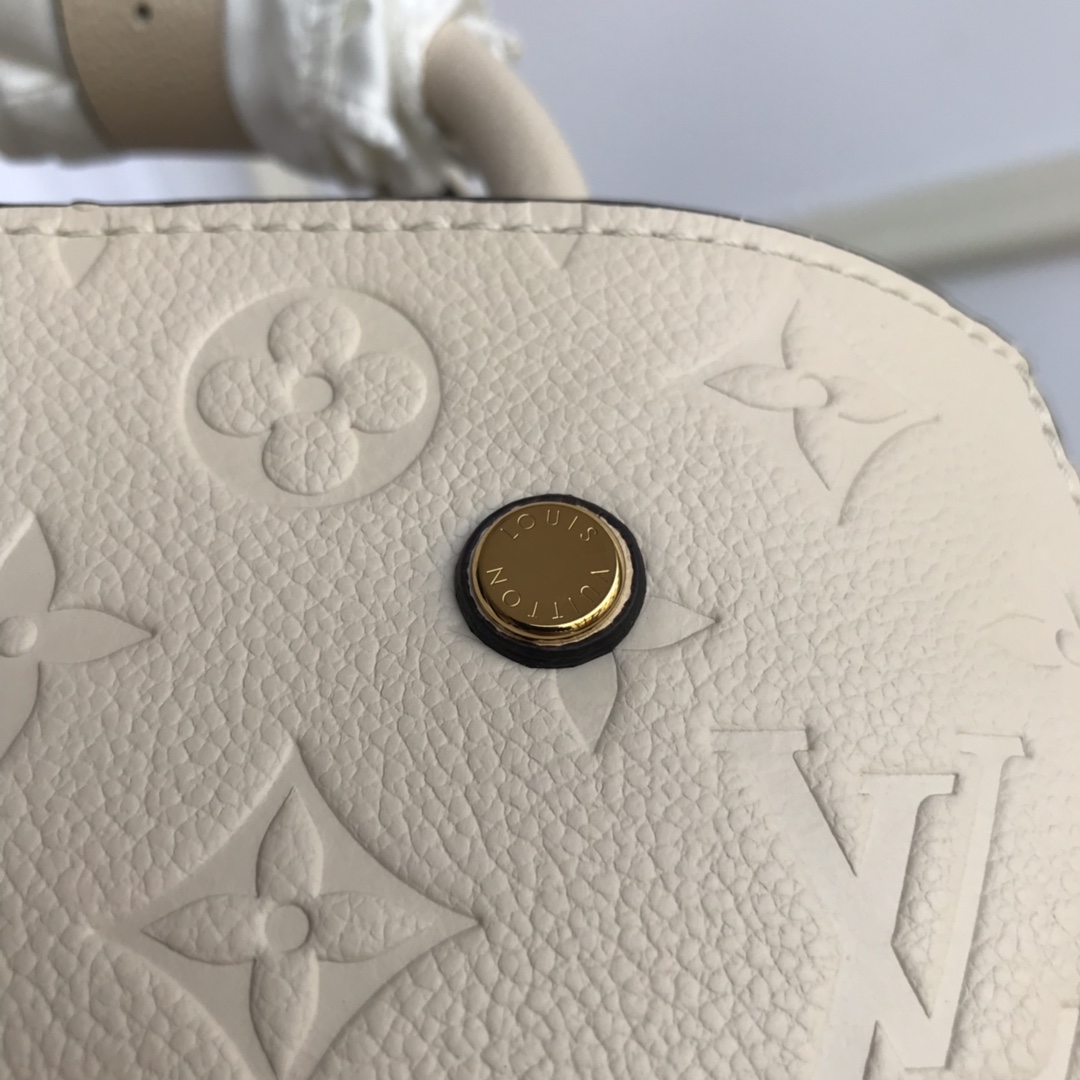 M44607, LOUIS VUITTON LV, MONTAIGNE BB For the dynamic businesswoman