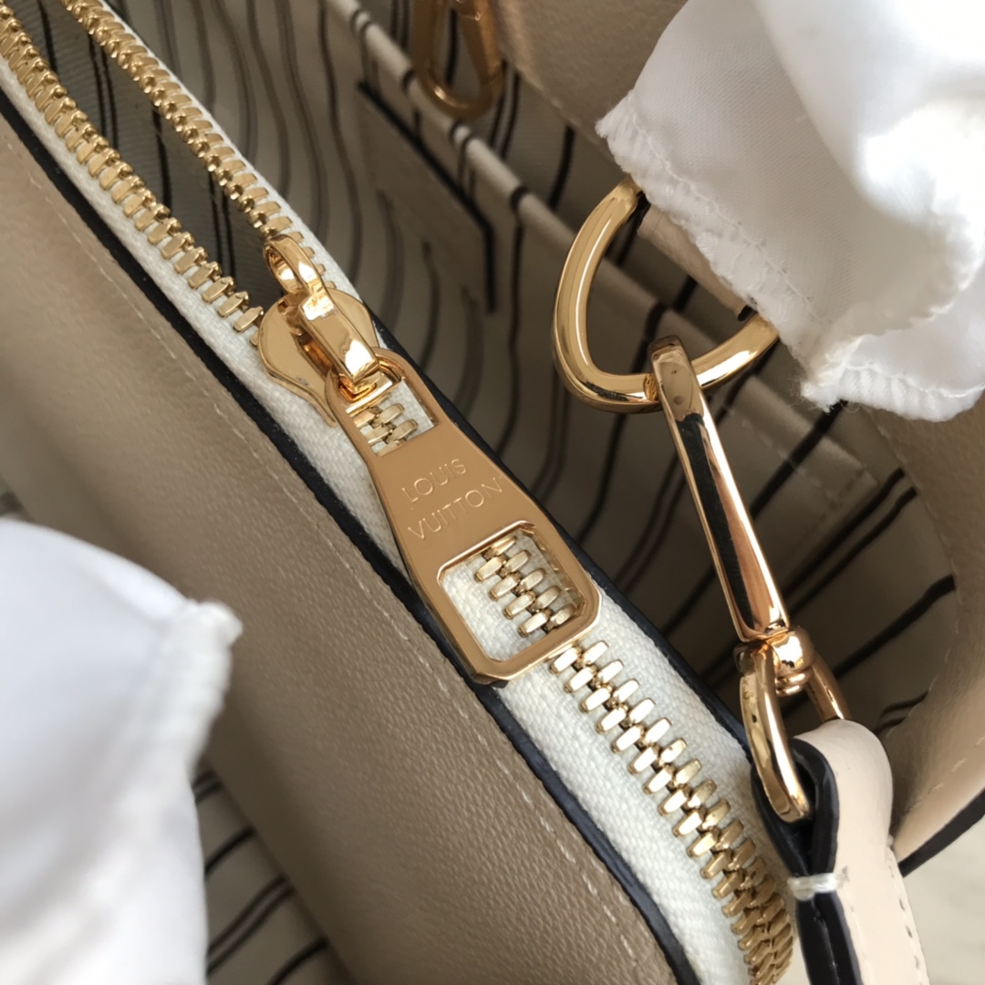 M44607, LOUIS VUITTON LV, MONTAIGNE BB For the dynamic businesswoman