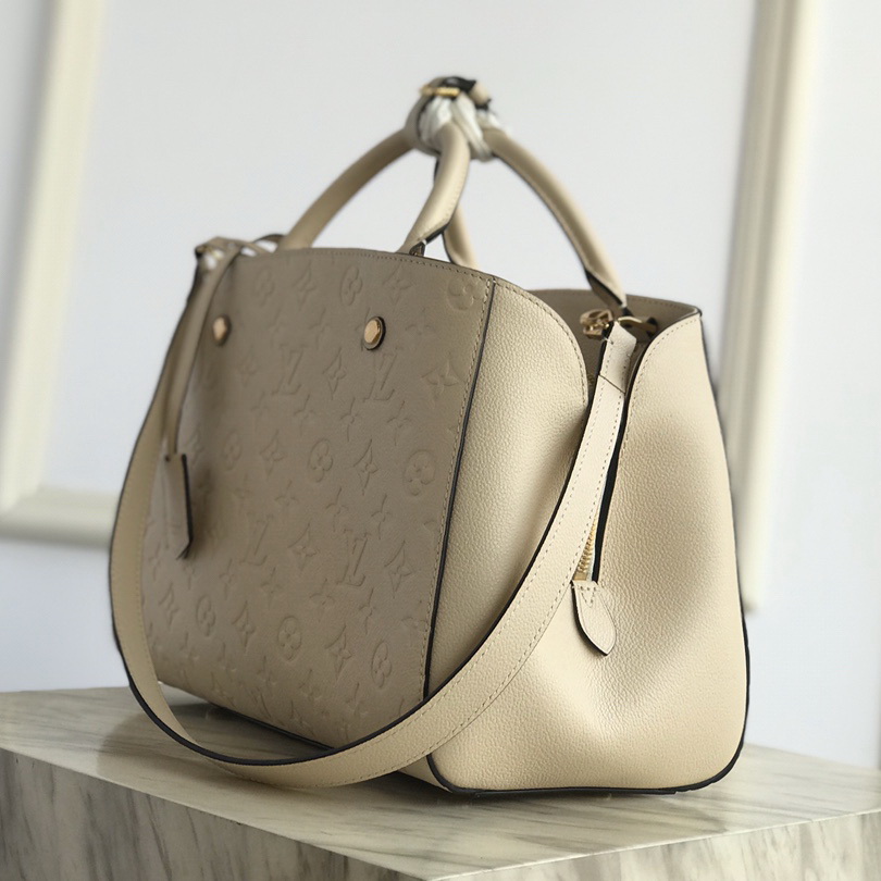 M44061,LOUIS VUITTON LV, MONTAIGNE MM For the dynamic businesswoman