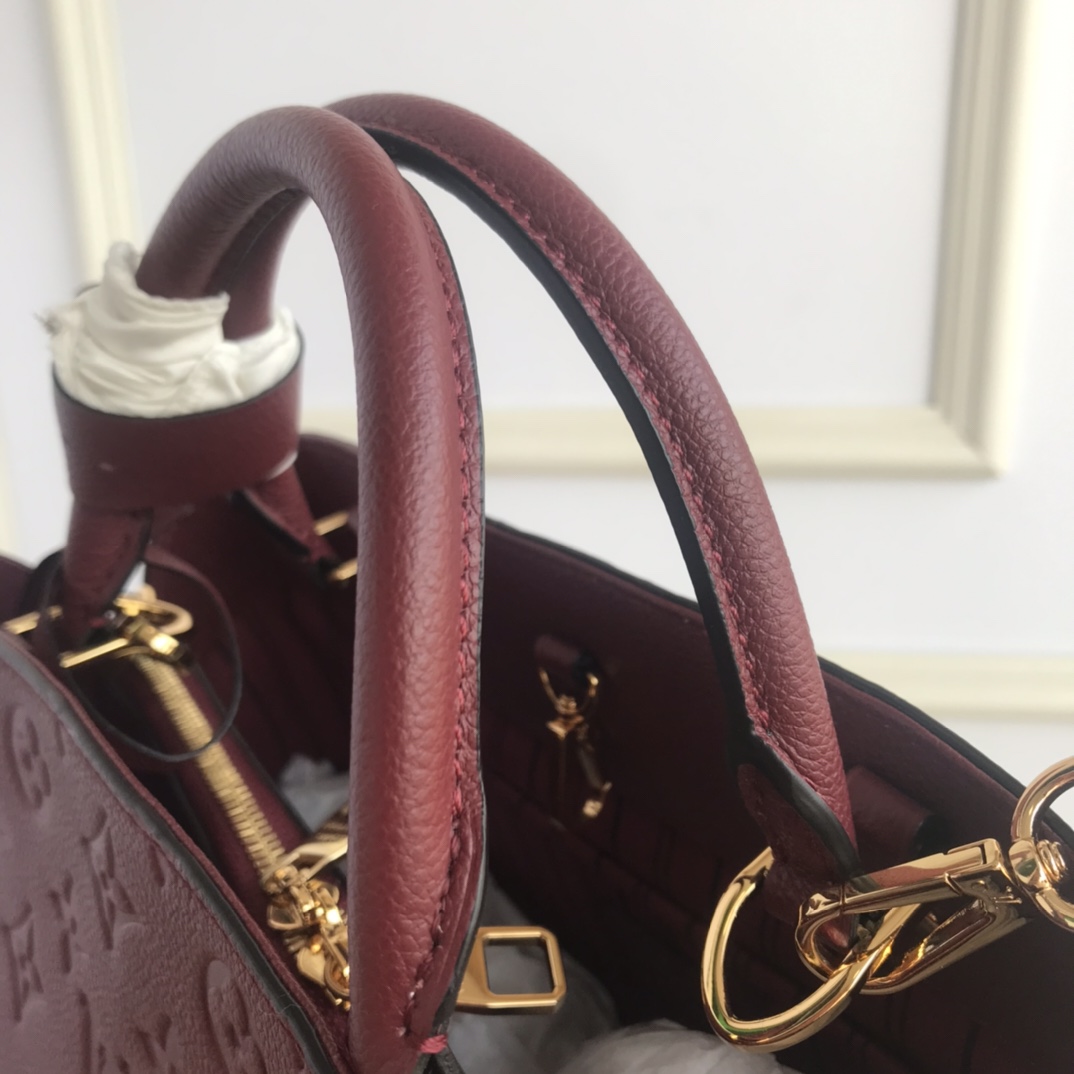 M43258, LOUIS VUITTON LV, MONTAIGNE MM For the dynamic businesswoman