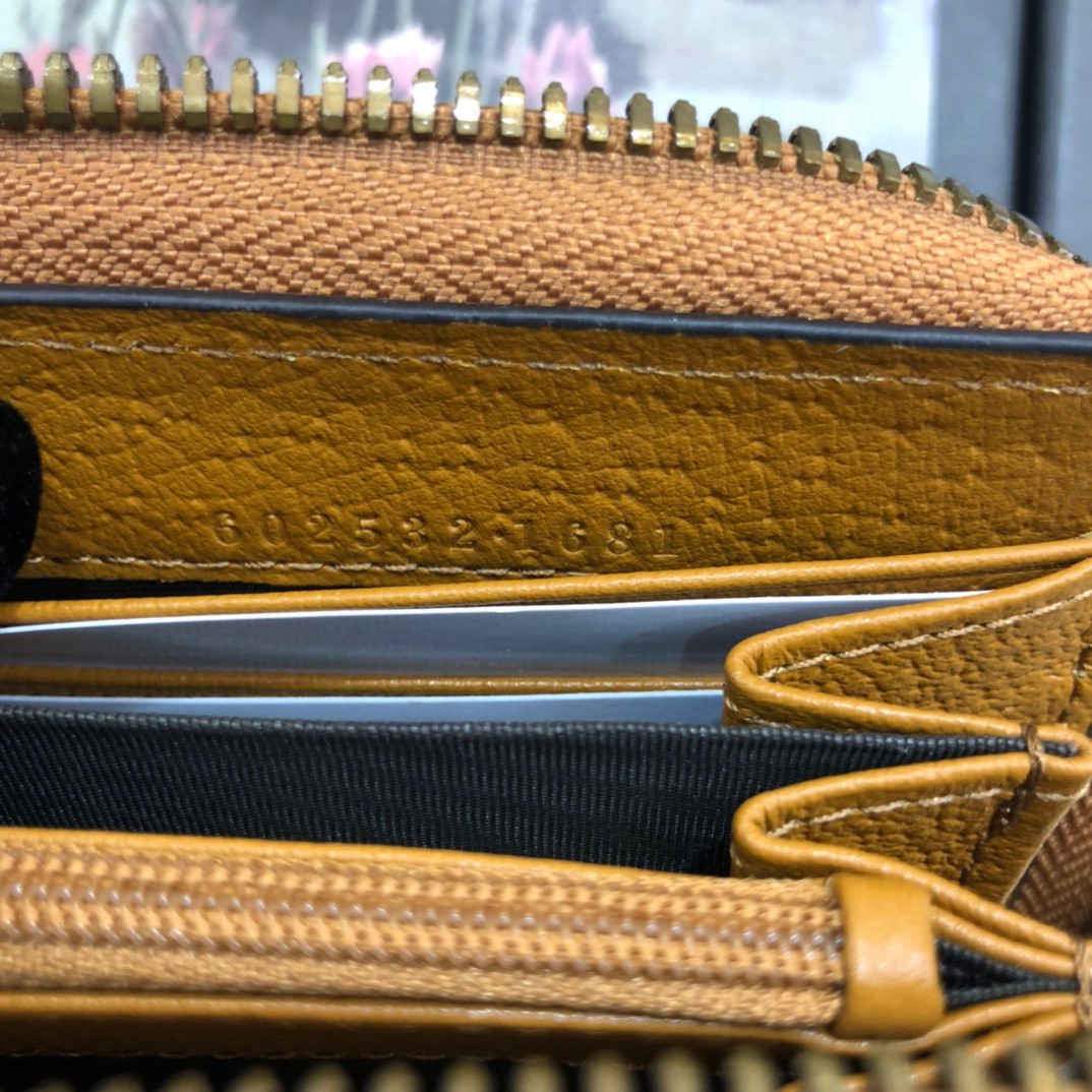 ‎602532 Disney x Gucci zip around wallet