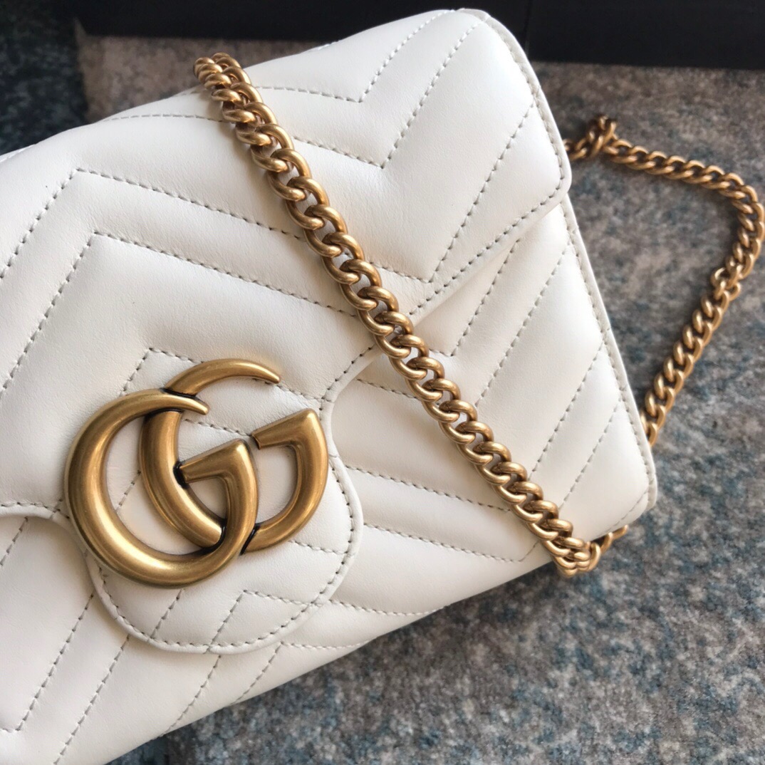 474575 Gucci GG Marmont matelassé mini bag