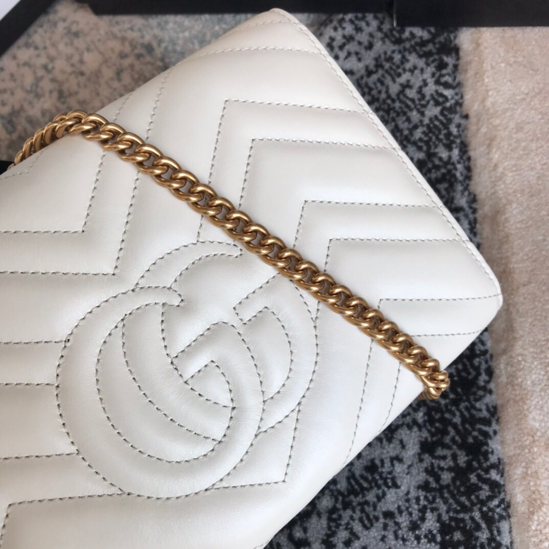 474575 Gucci GG Marmont matelassé mini bag