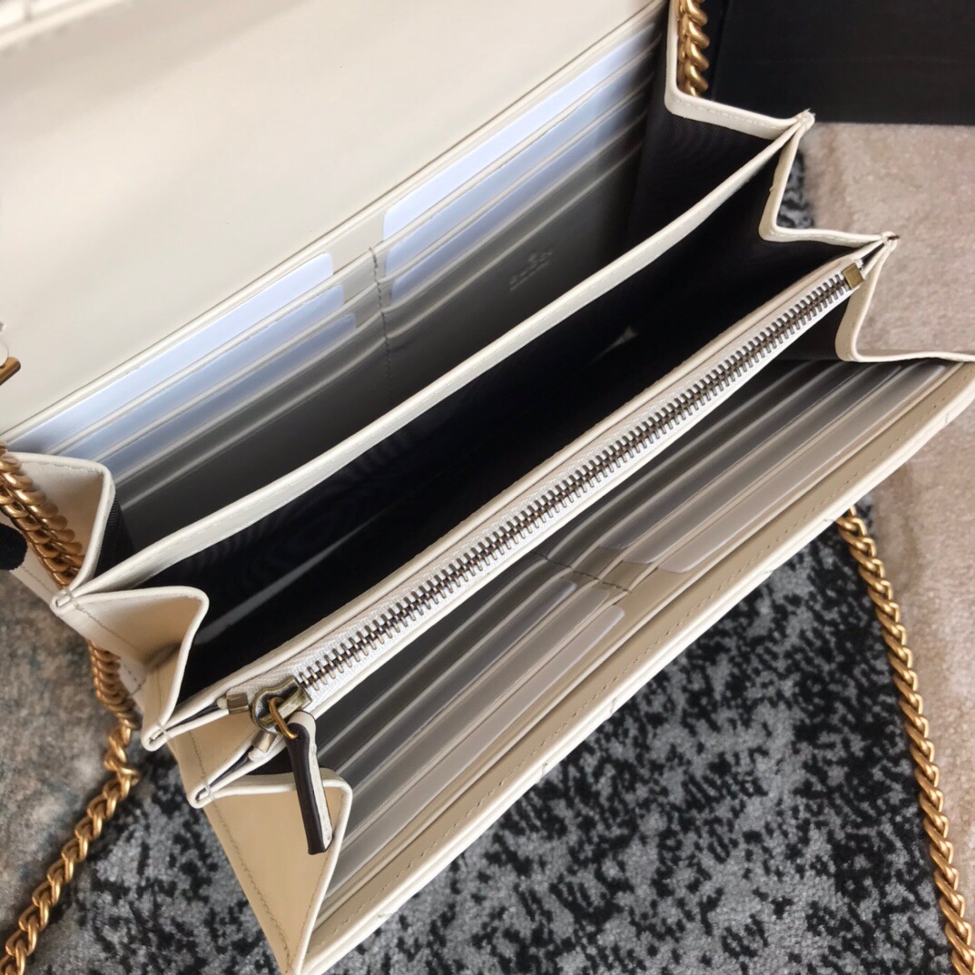 474575 Gucci GG Marmont matelassé mini bag