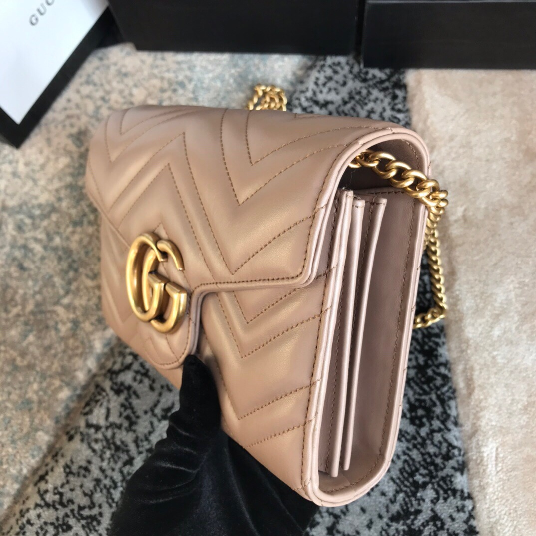 474575 Gucci GG Marmont matelassé mini bag