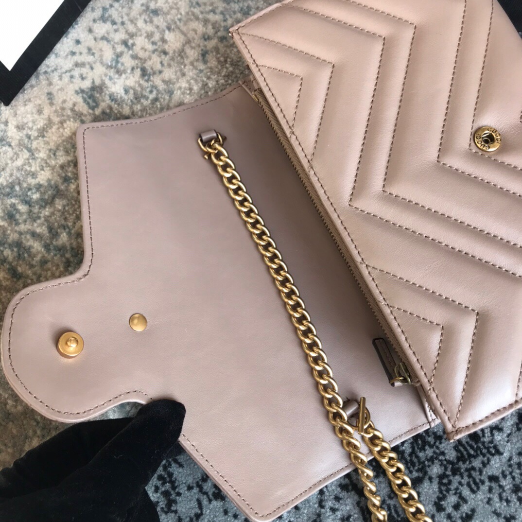 474575 Gucci GG Marmont matelassé mini bag