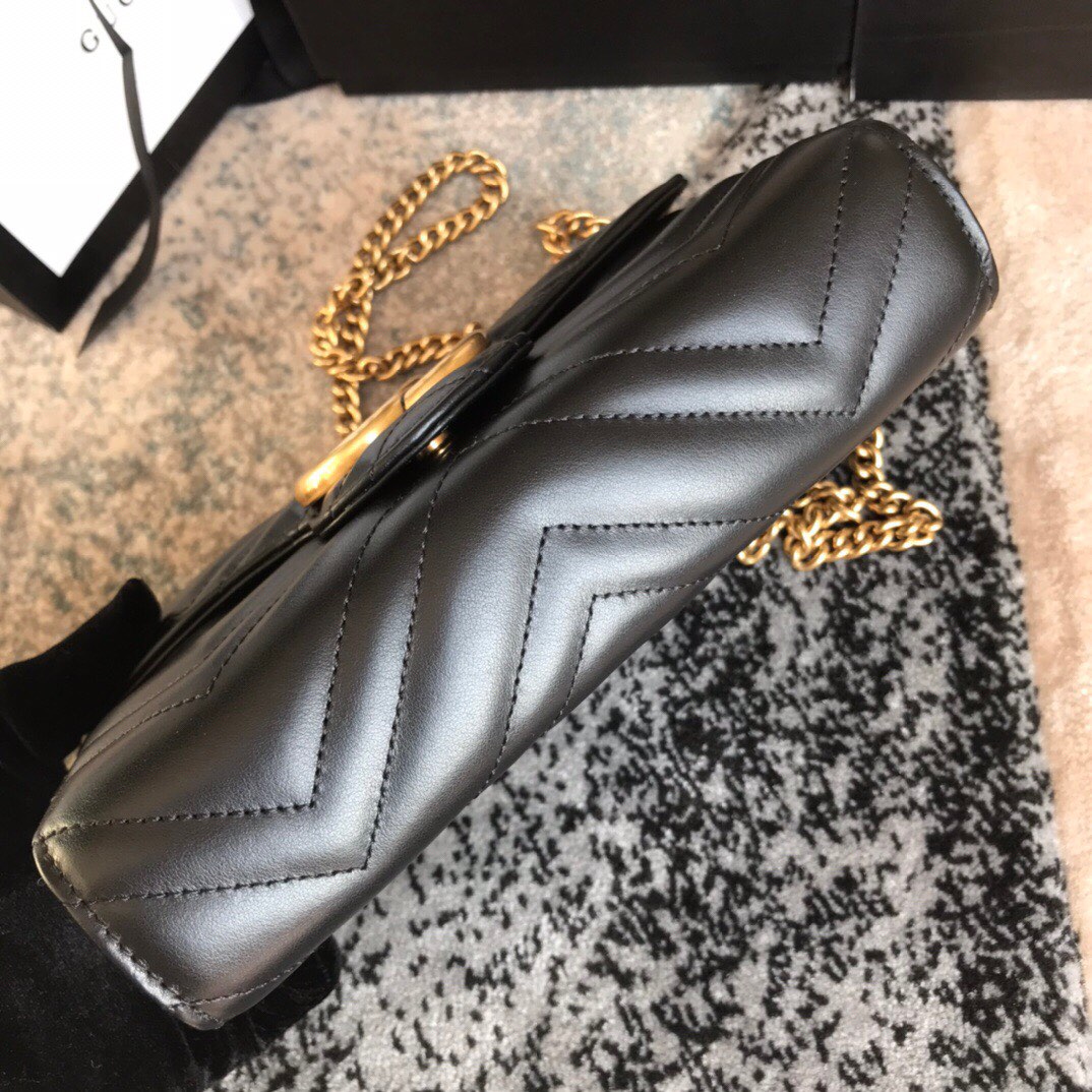 474575 Gucci GG Marmont matelassé mini bag