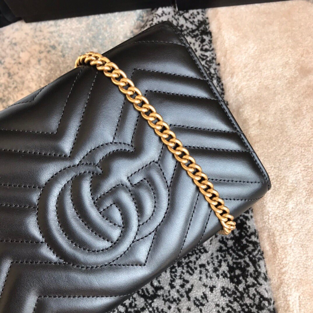 474575 Gucci GG Marmont matelassé mini bag