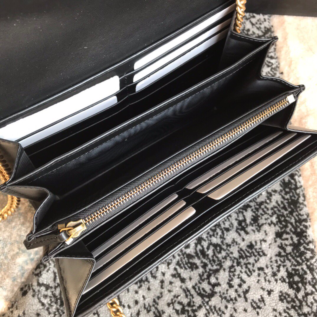 474575 Gucci GG Marmont matelassé mini bag