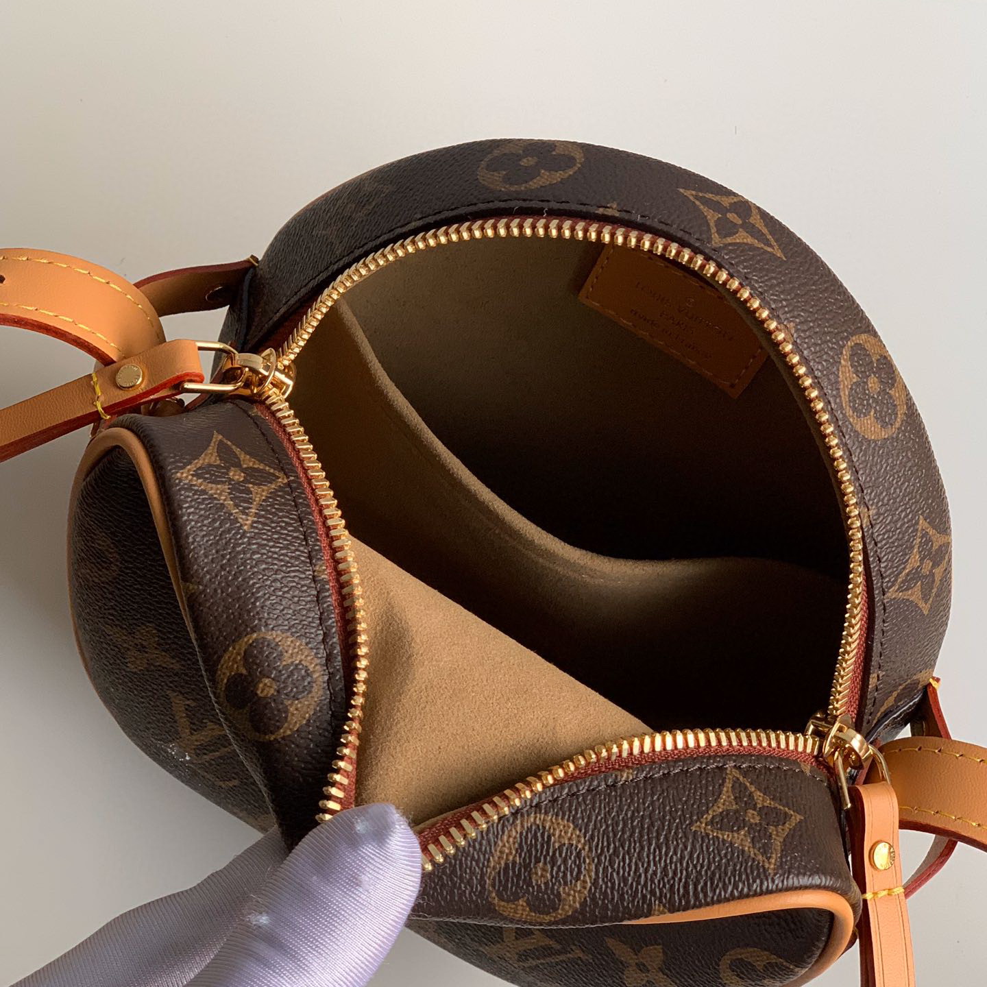 M45149 BOITE CHAPEAU SOUPLE PM, LOUIS VUITTON LV Cross Body Bags