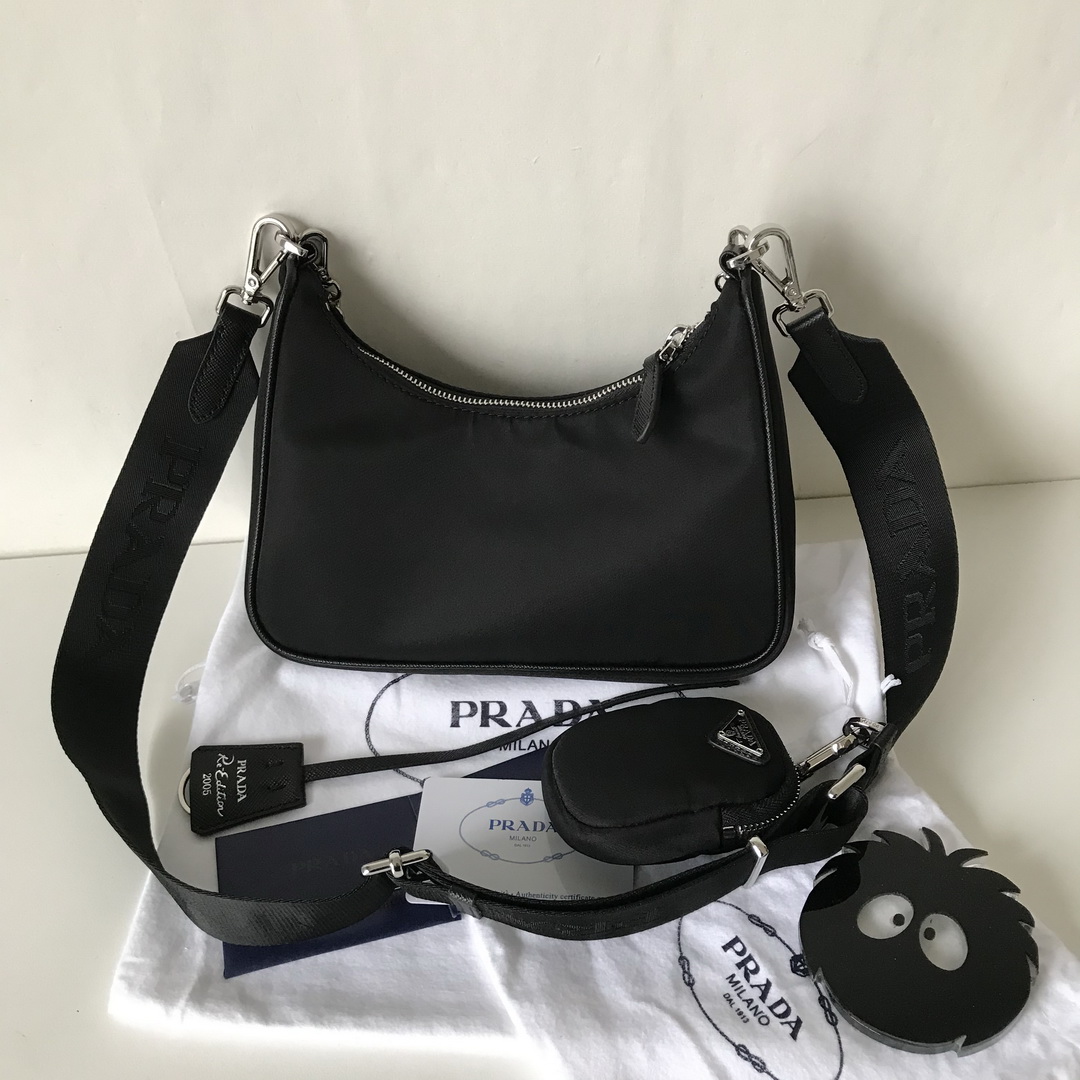 Prada Re-Edition 2005 nylon shoulder bag