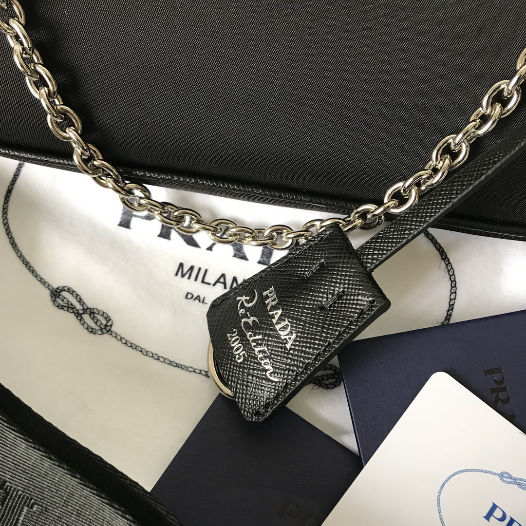 Prada Re-Edition 2005 nylon shoulder bag