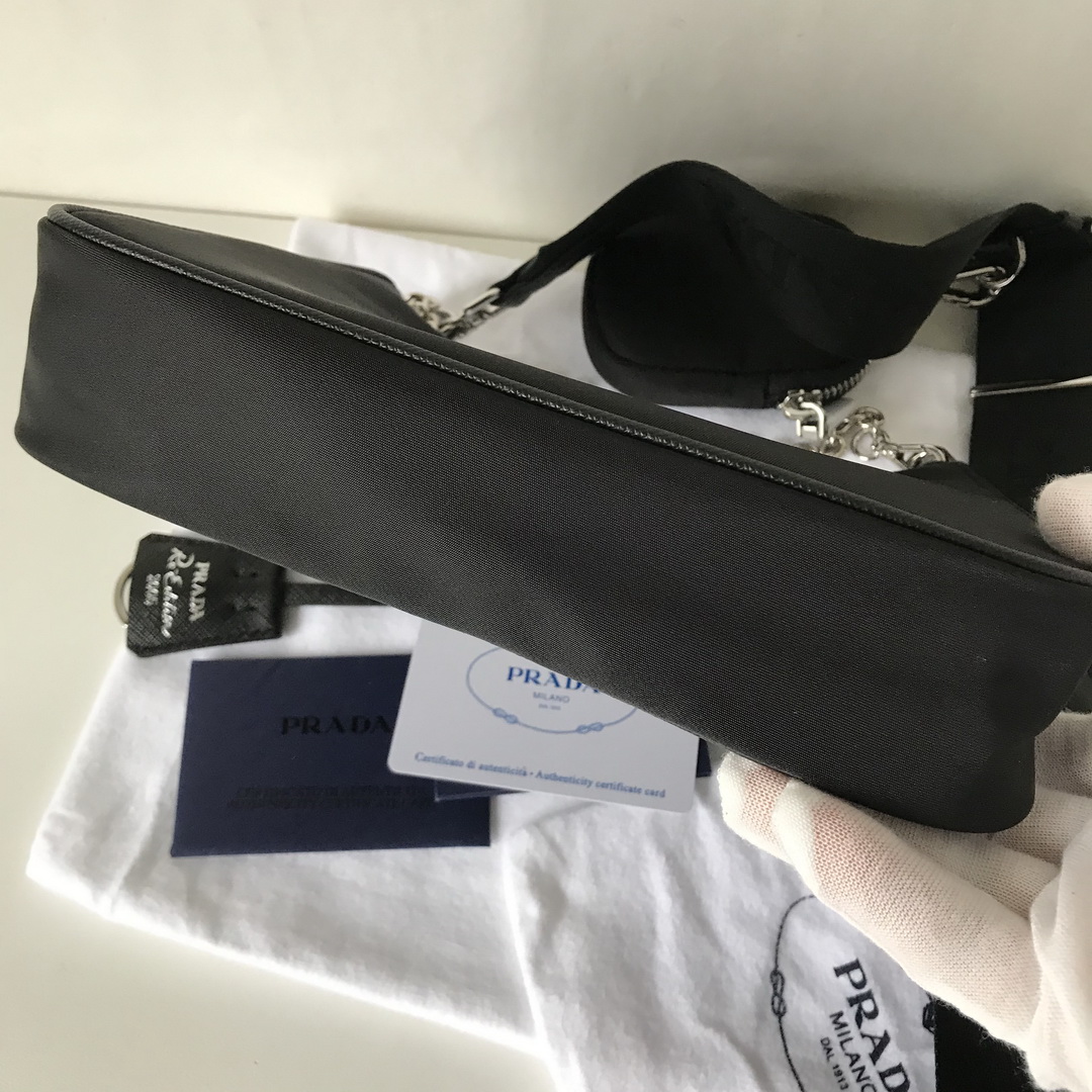 Prada Re-Edition 2005 nylon shoulder bag
