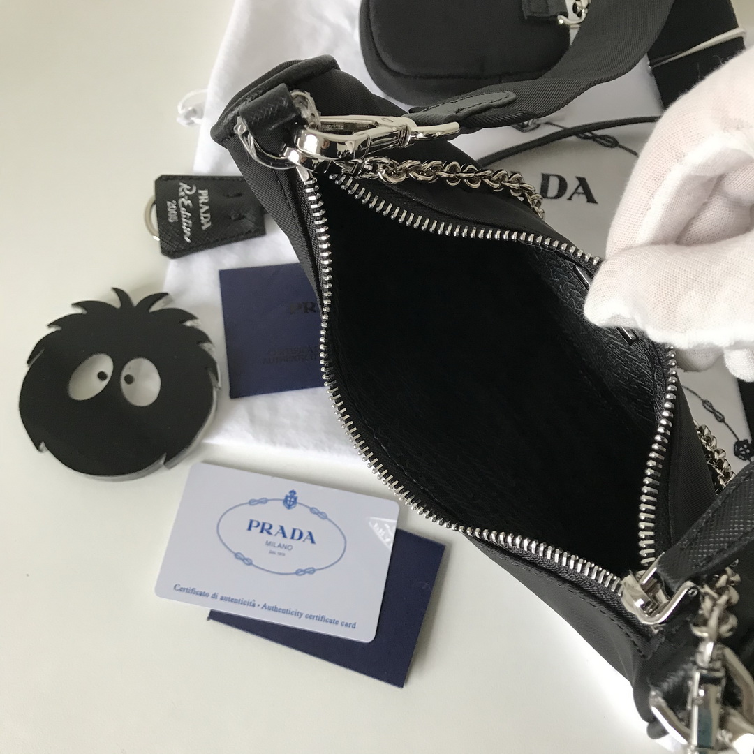 Prada Re-Edition 2005 nylon shoulder bag