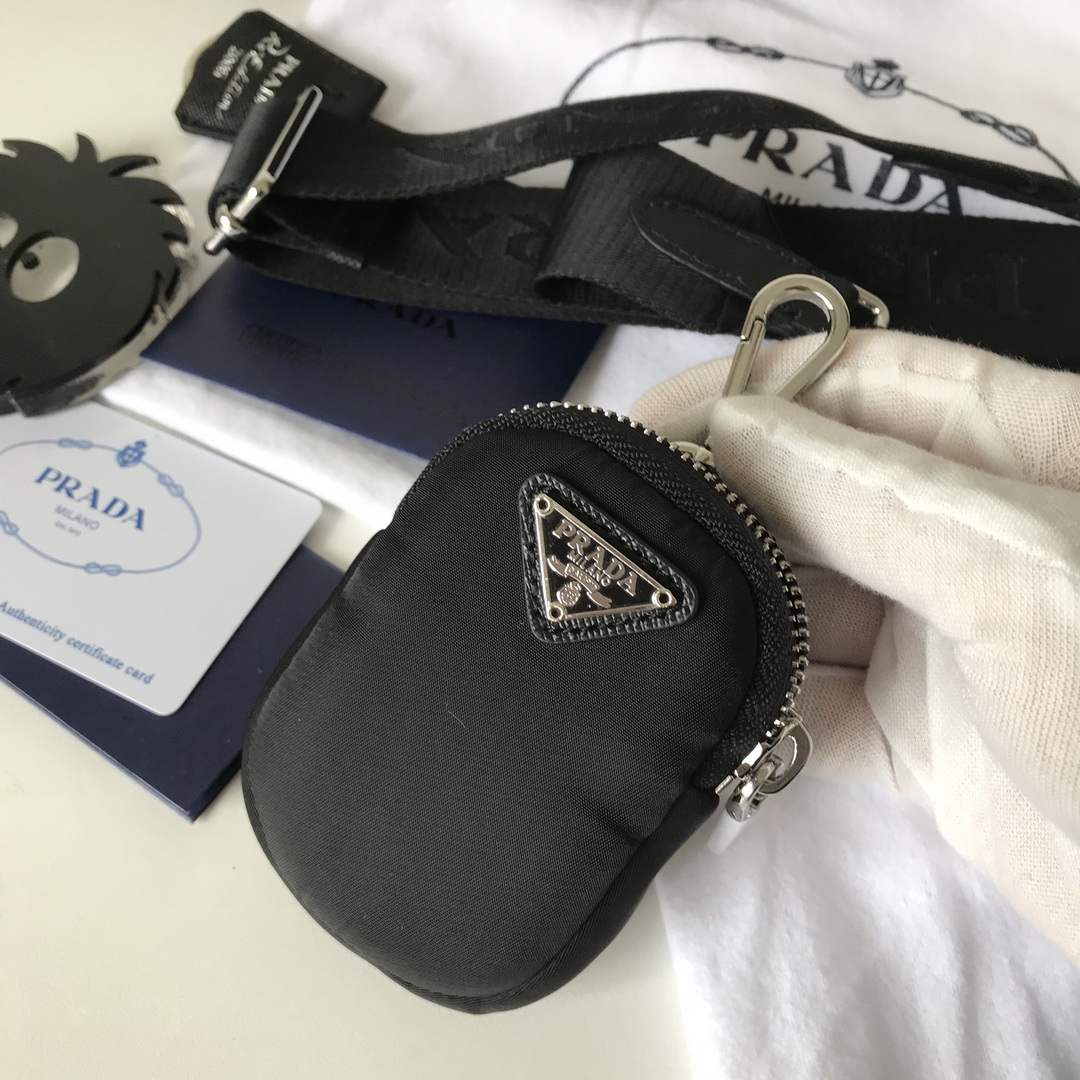 Prada Re-Edition 2005 nylon shoulder bag