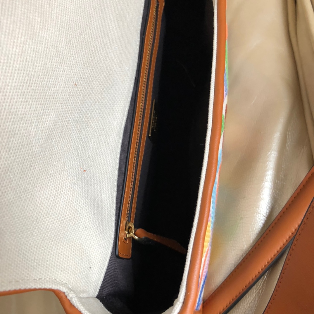 BAGUETTE, FENDI Beige canvas bag