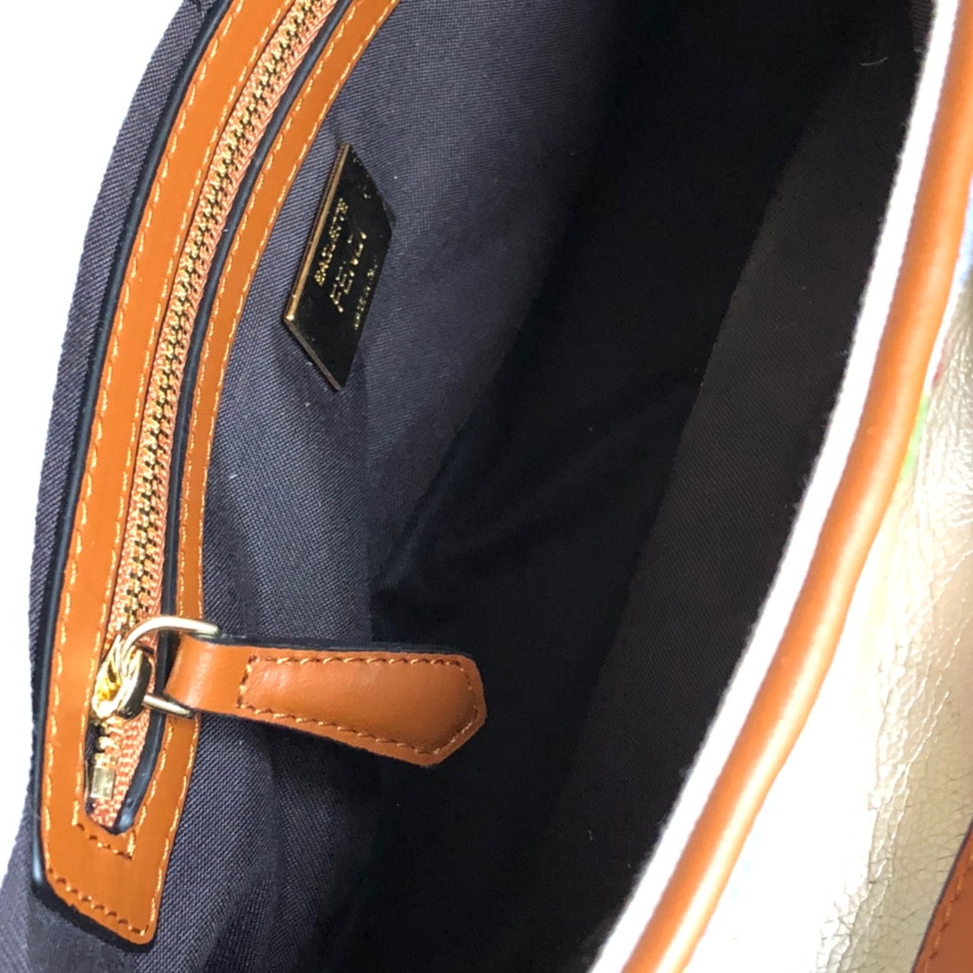 BAGUETTE, FENDI Beige canvas bag