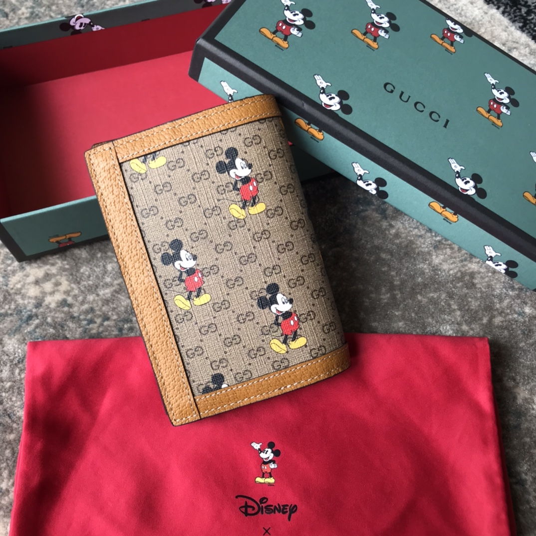 ‎602535 Disney x Gucci Passport Case