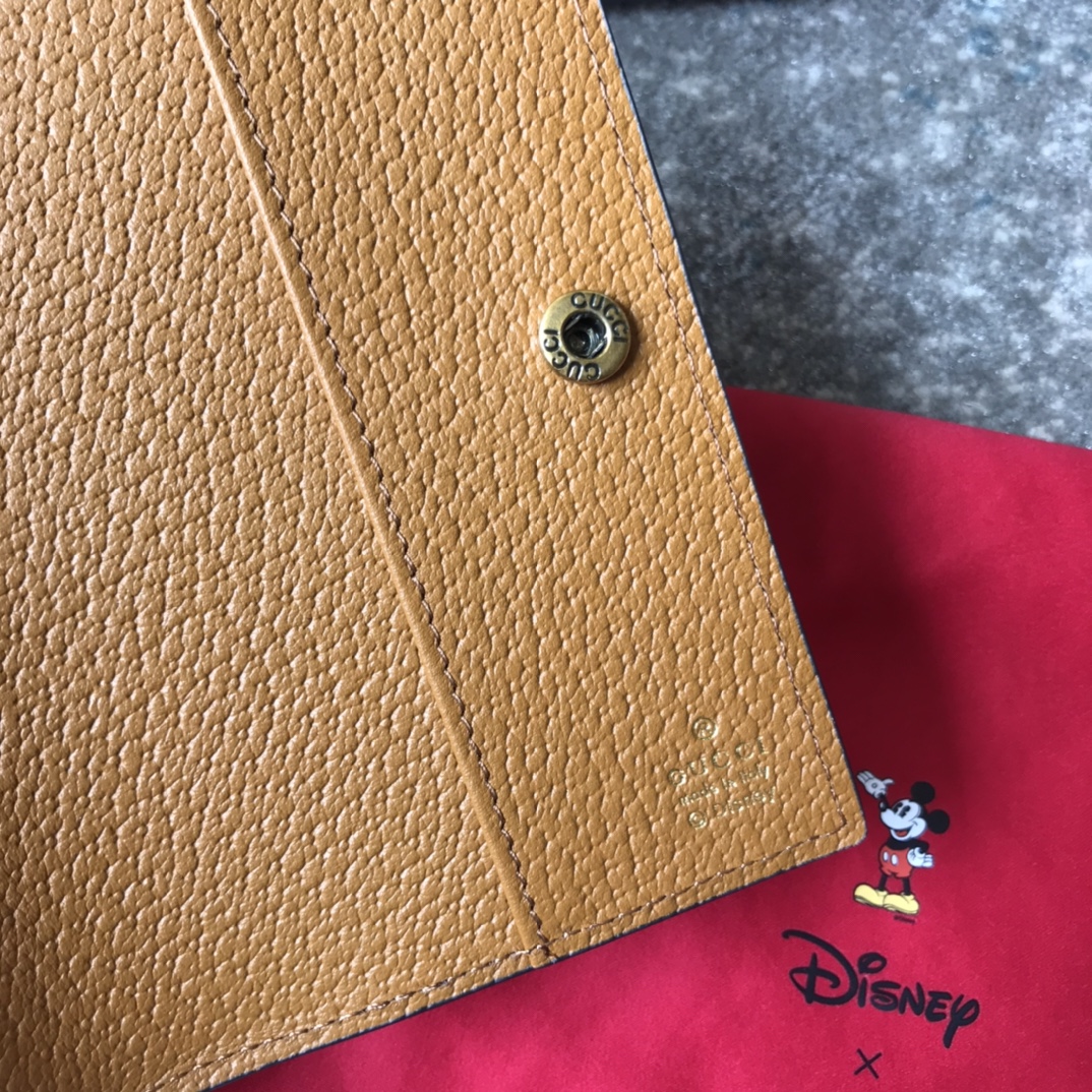 ‎602535 Disney x Gucci Passport Case