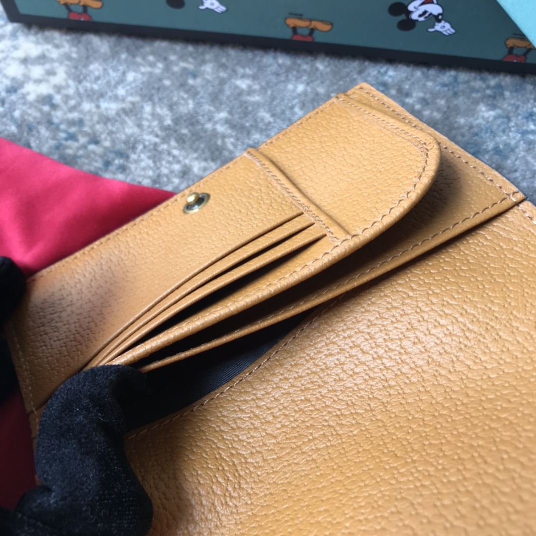 ‎602535 Disney x Gucci Passport Case