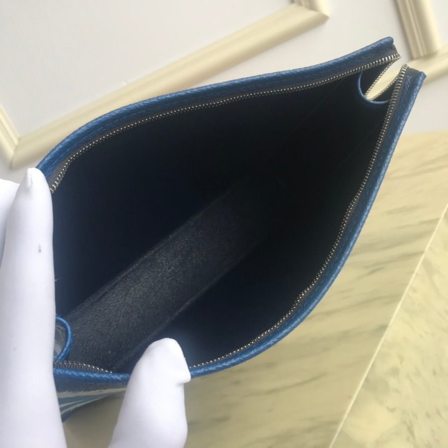 M69136 LV ESCALE POCHE TOILETTE 26, Louis Vuitton LV Women - Travel - All Luggage and Accessories