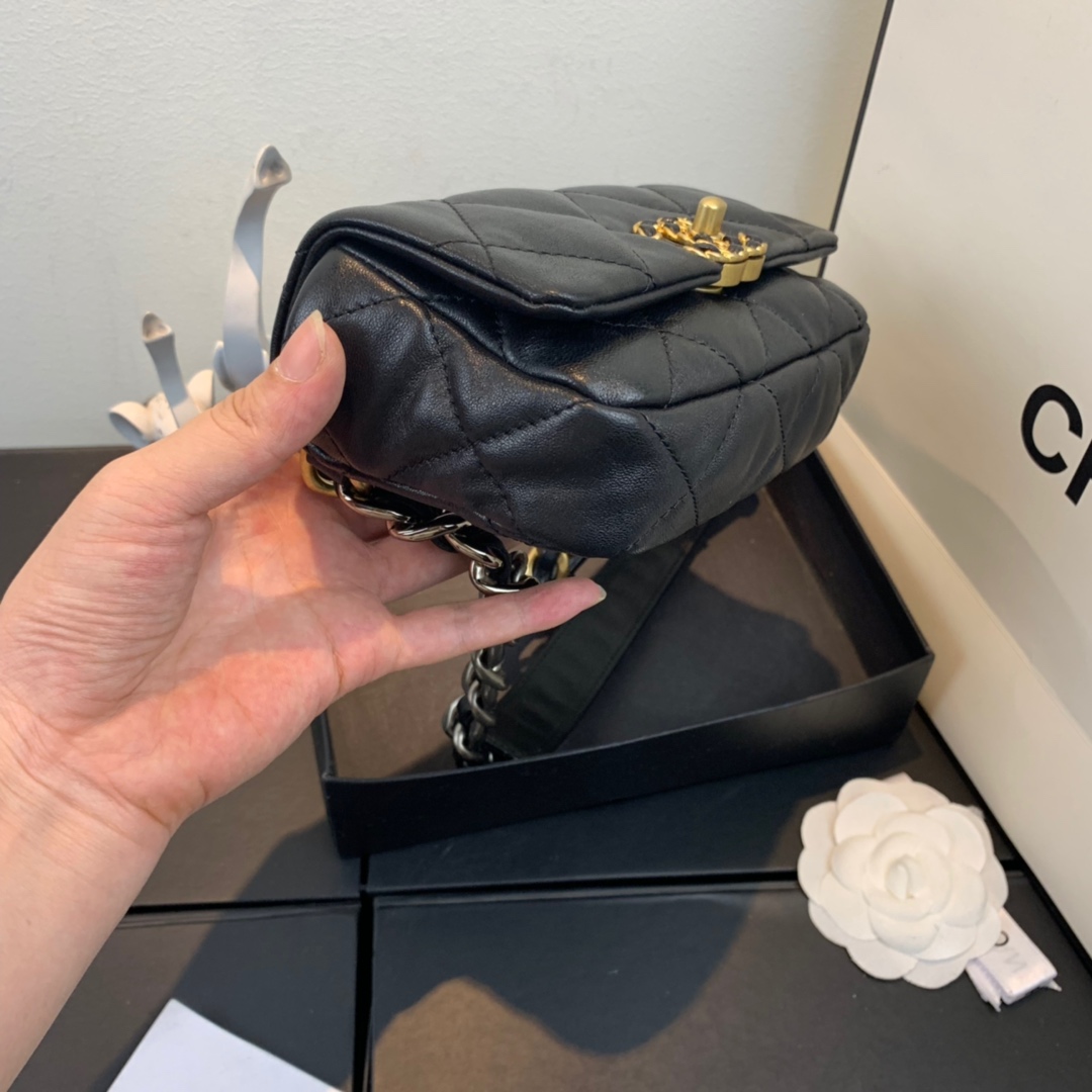 AS1163  chanel 19 waist bag