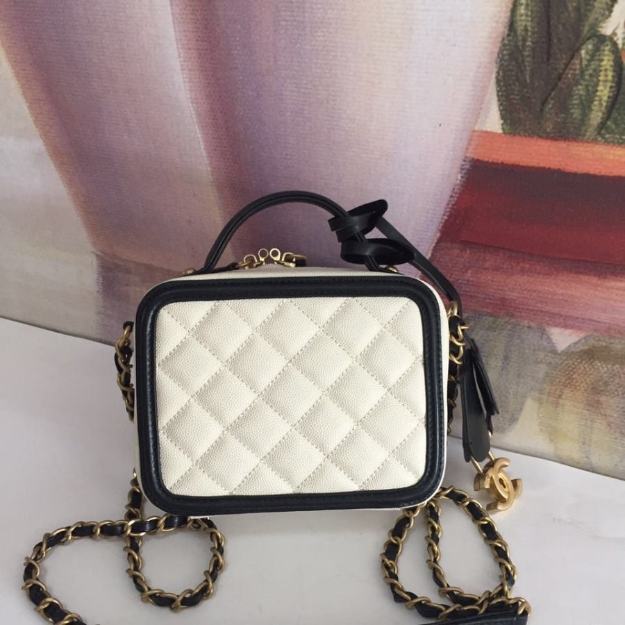 A93342 small vanity case, Chanel Handbag